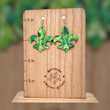 Load image into Gallery viewer, St. Patrick&#39;s Fleur dis lis Clover Earring