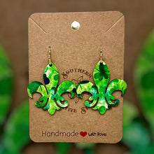 Load image into Gallery viewer, St. Patrick&#39;s Fleur dis lis Clover Earring